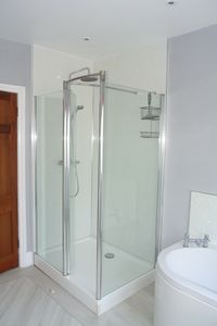Family Bathroom- click for photo gallery